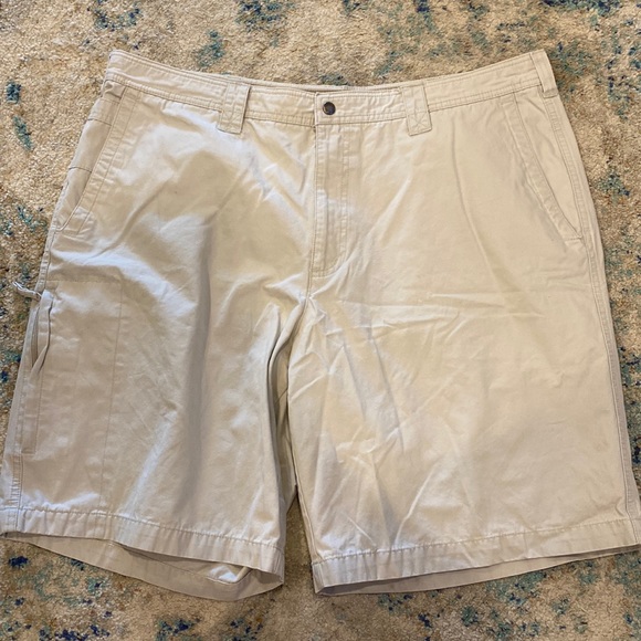 Columbia Khaki Cargo Snap Closure Shorts - Picture 1 of 8